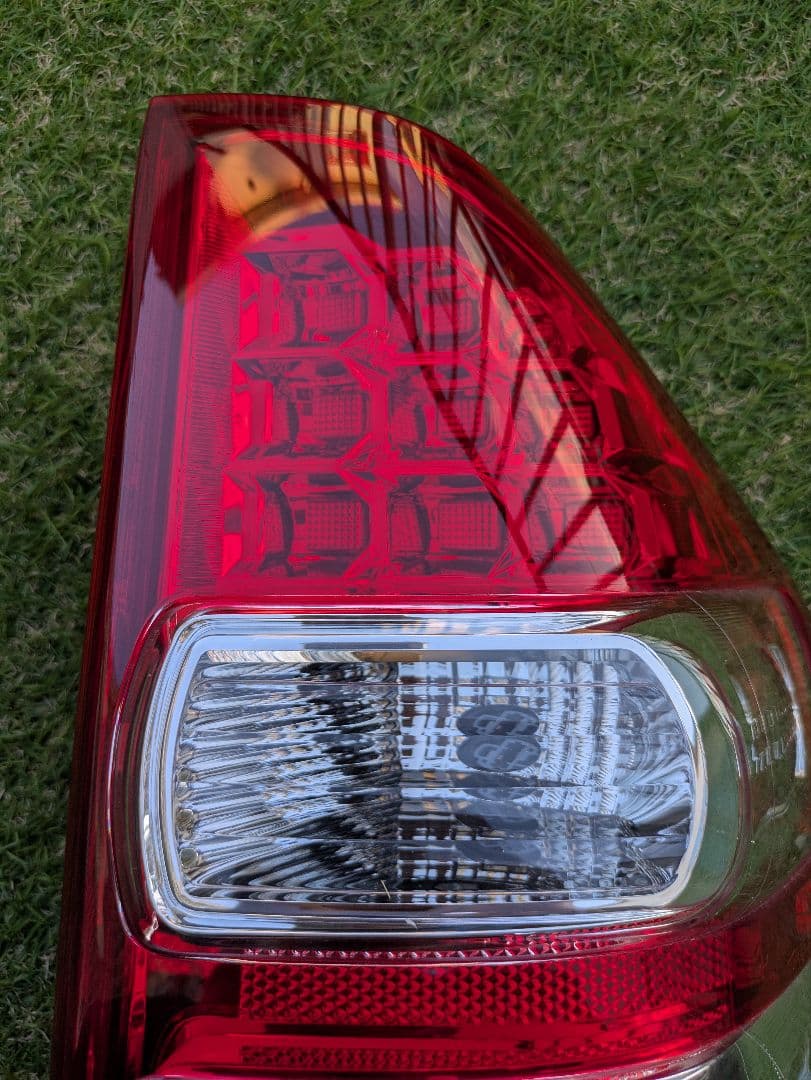 ノア70純正テールランプ （右側のみ） （右側のみ） ノア70純正