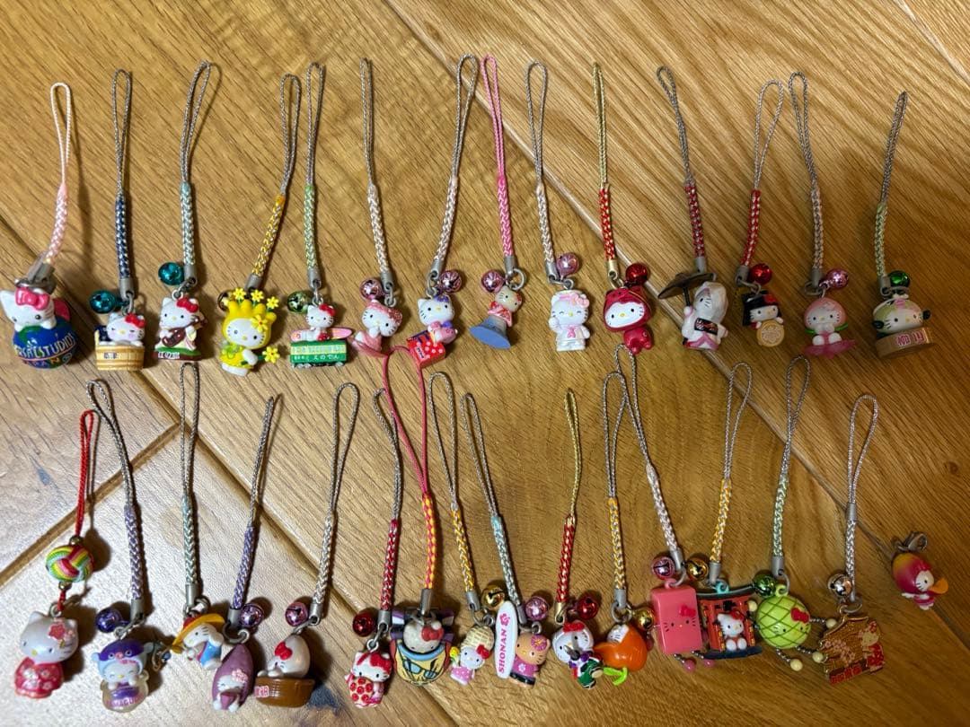 ご当地キティ根付けストラップ122個セット