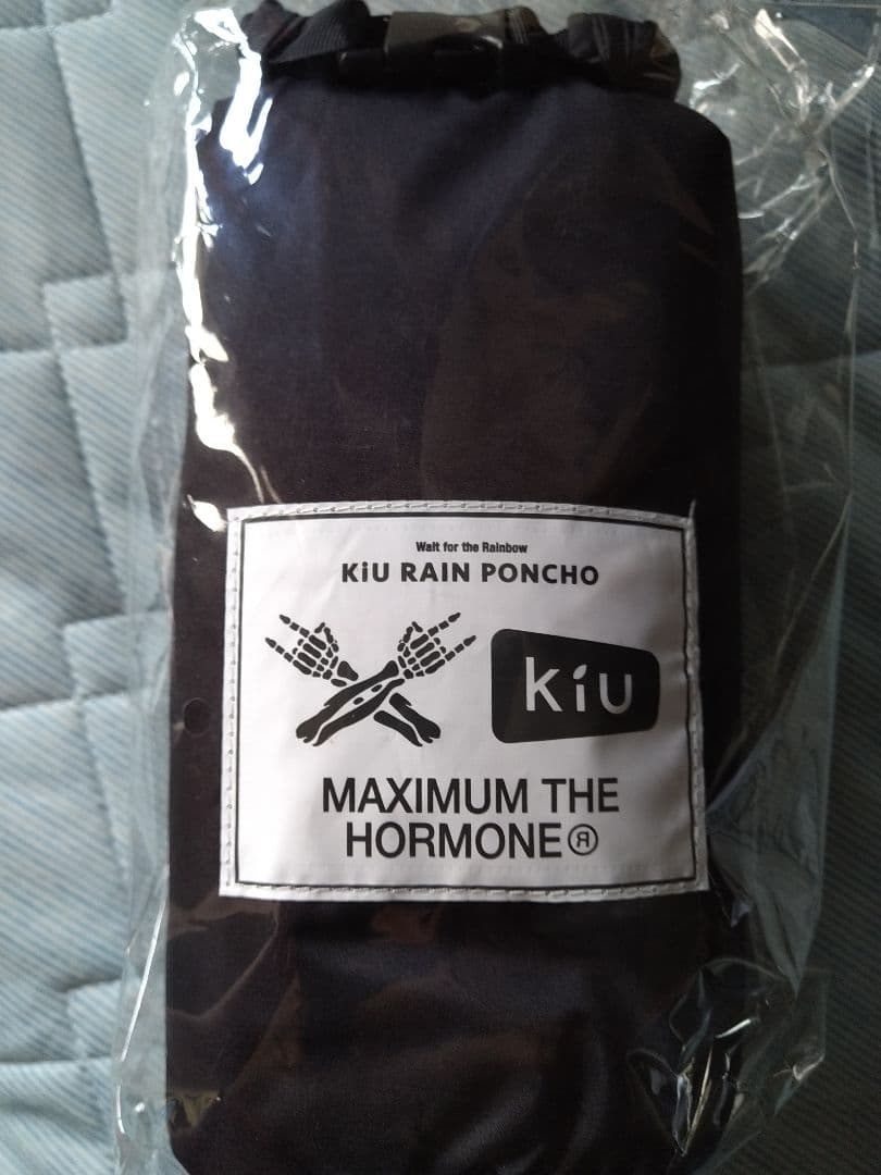 ホルモン×KiUコラボポンチョ(ポーチ型収納袋付き) - メルカリ