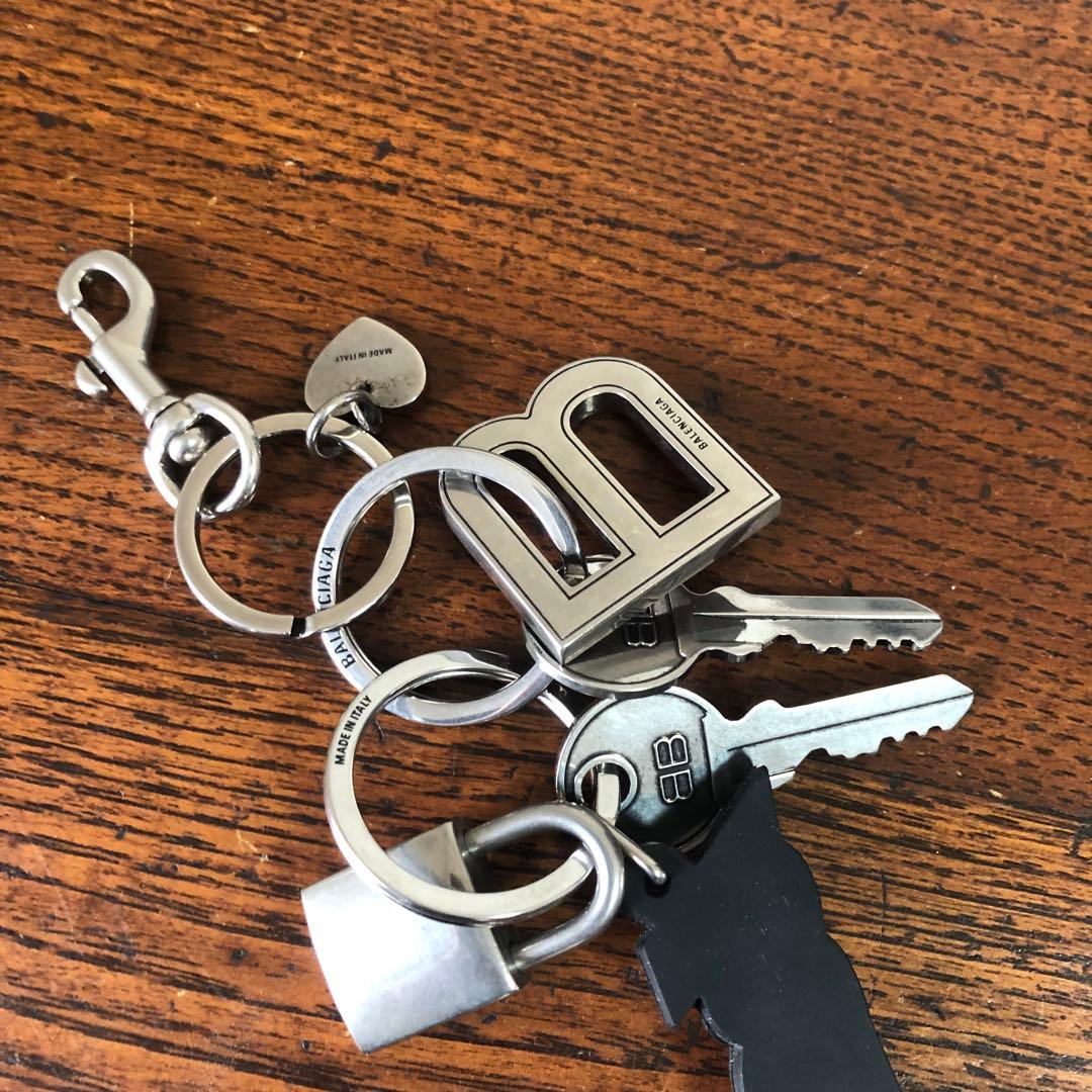 BALENCIAGA バレンシアガ KIT キーチャーム ブラック - メルカリ