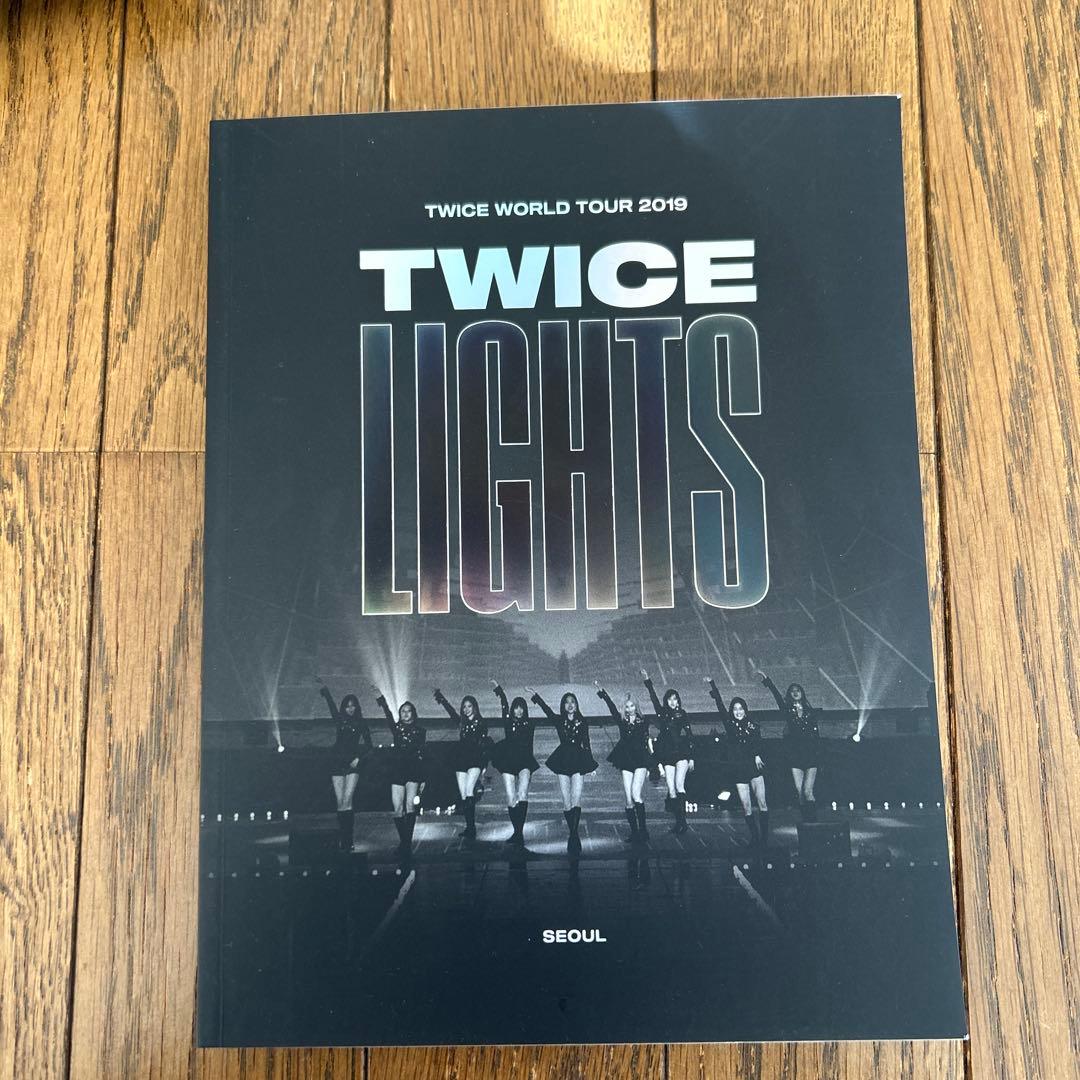 TWICE LIGHTS TWICE WORLD TOUR 2019 - メルカリ