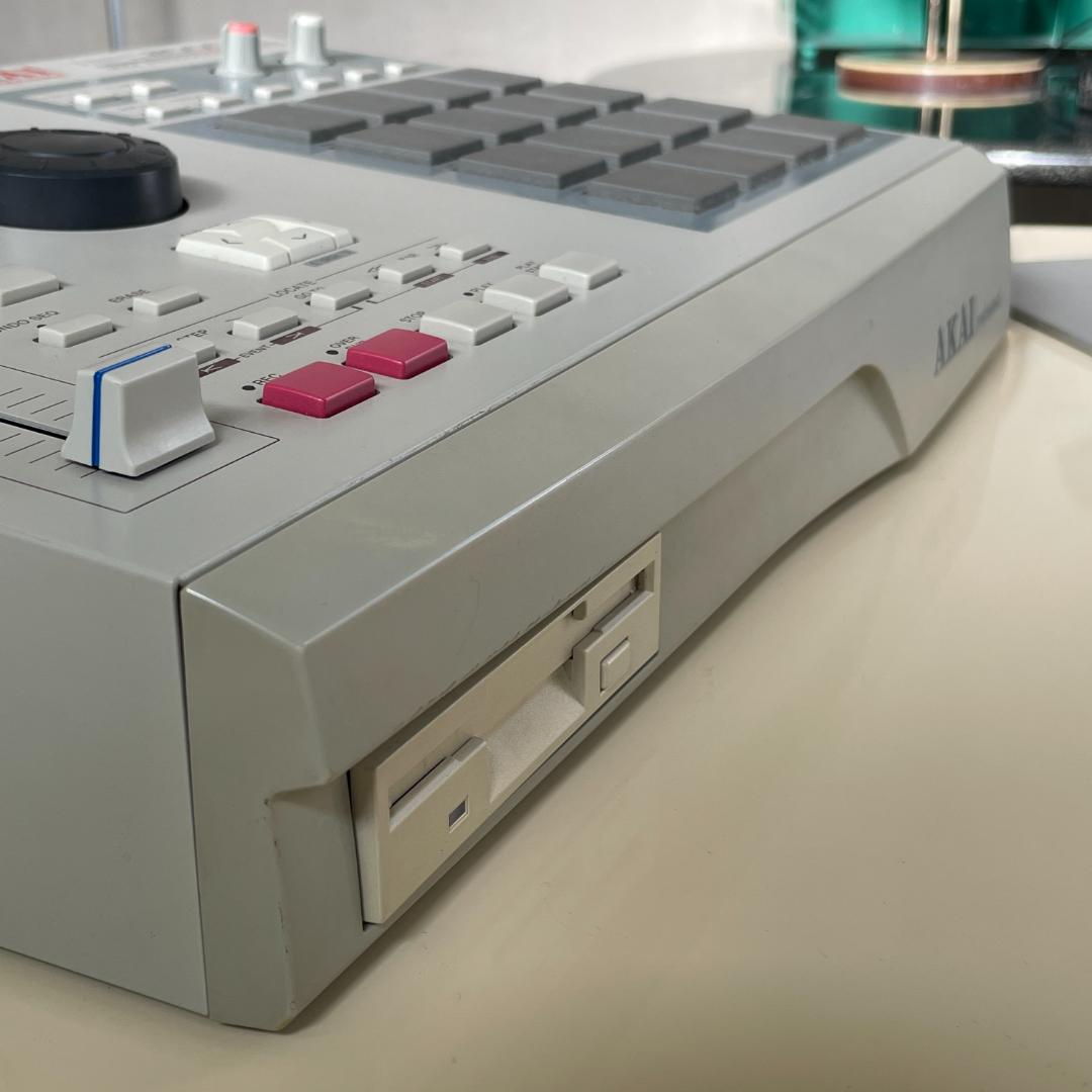 AKAI MPC2000XL サンプラー - メルカリ