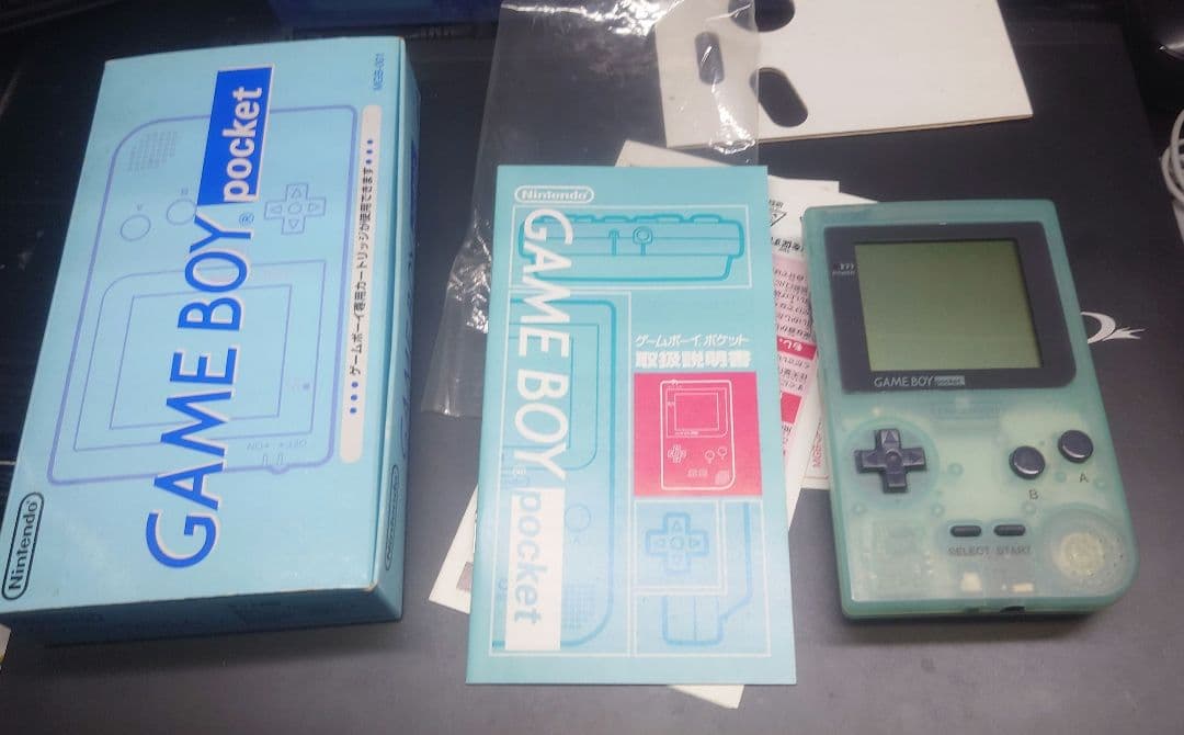 ゲームボーイポケット　ほぼ新品　★★★極美品　廃盤　超激レア　アイスブルー ゲームボーイポケット 【画面】新品 超激レア アイスブルー 箱はおまけ