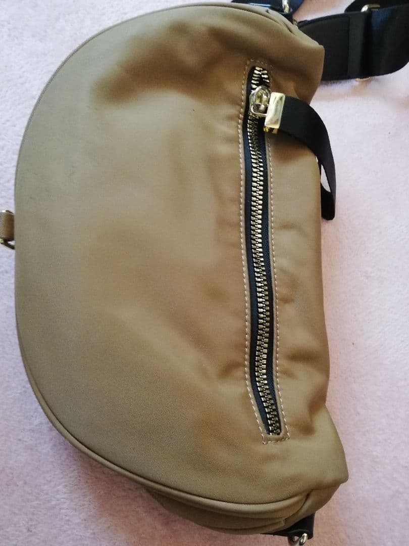 PECHINCHAR ペシンシャ メタルファスナーボディバッグ ショルダー