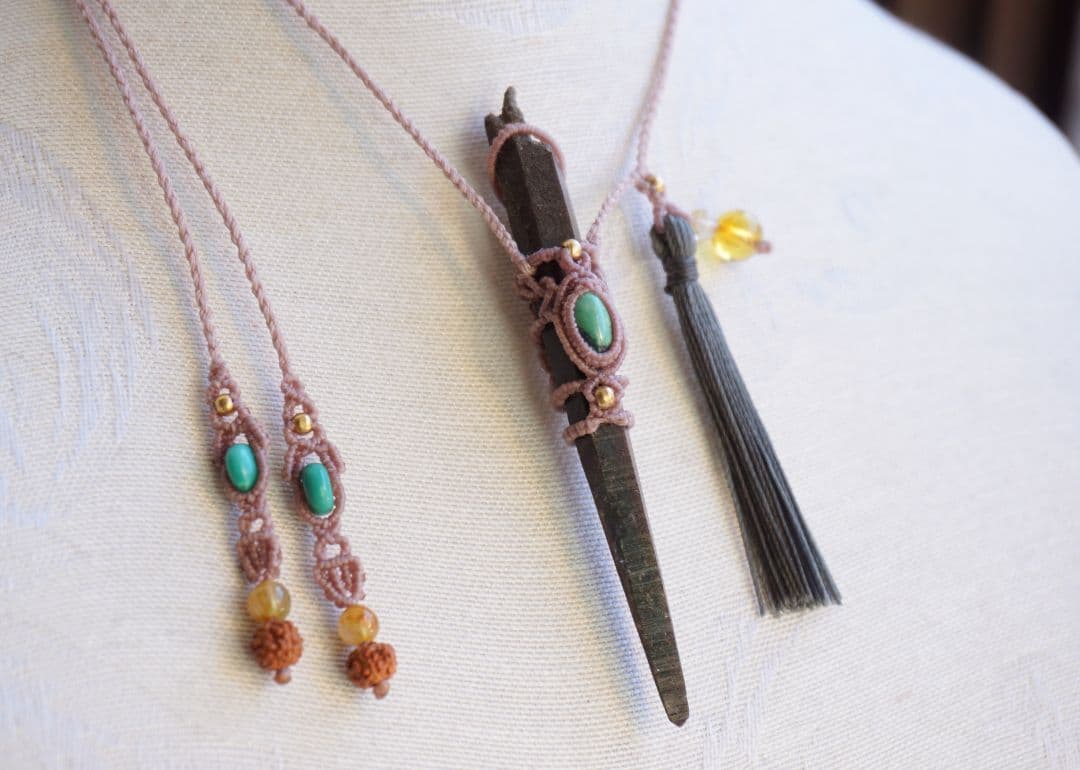 《まっすぐに》ヒマラヤ産クローライトクリスタル　ターコイズ　マクラメ　ネックレス