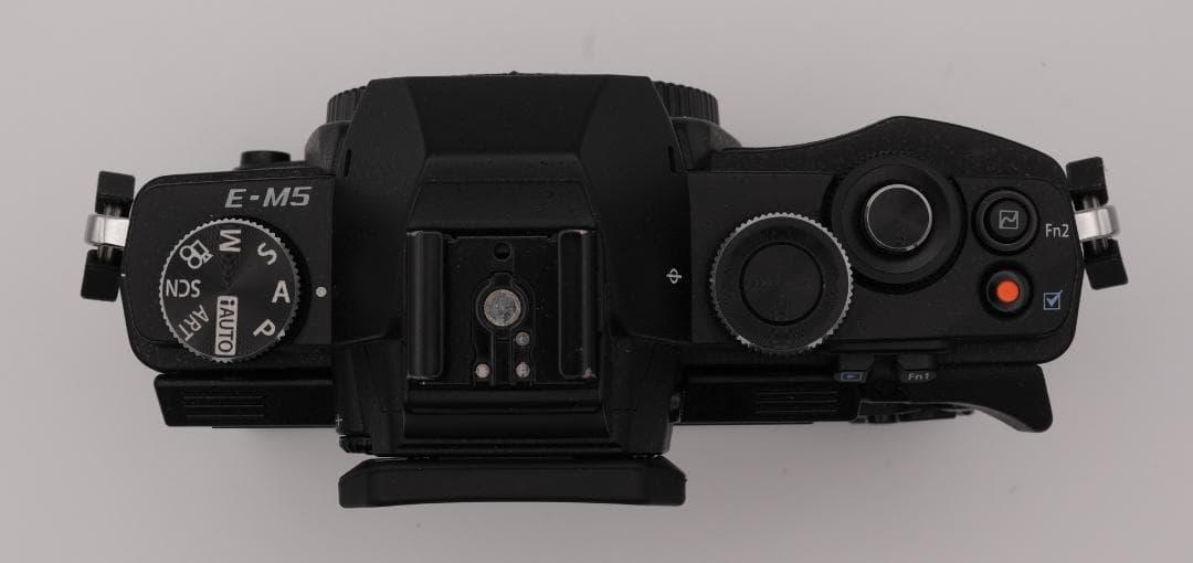 美品　OLYMPUS OM-D E-M5 ボディ 《ショット数5724》