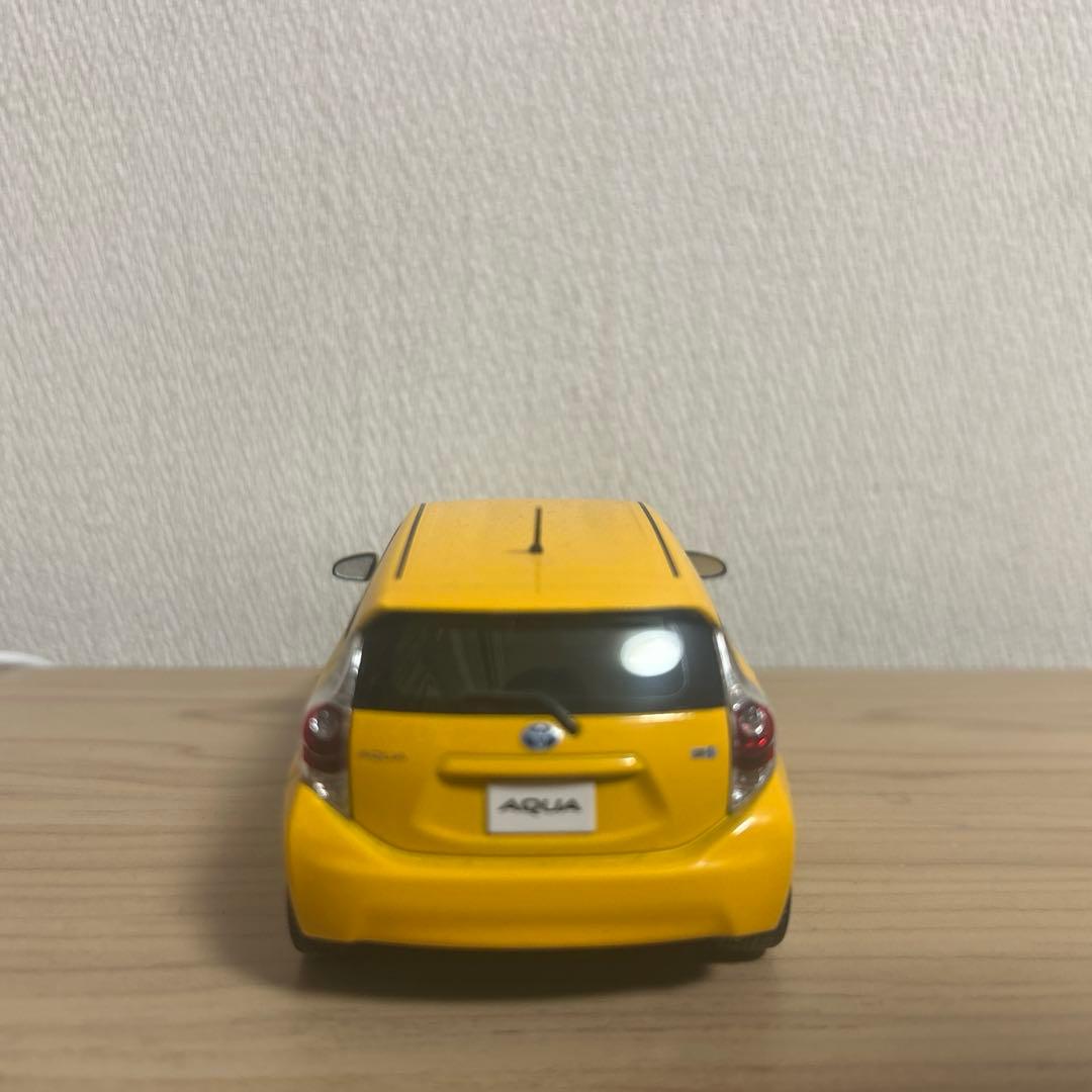 トヨタ アクア AQUA カラーサンプル - メルカリ
