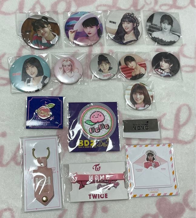 TWICE モモ 缶バッジ グッズセット - メルカリ