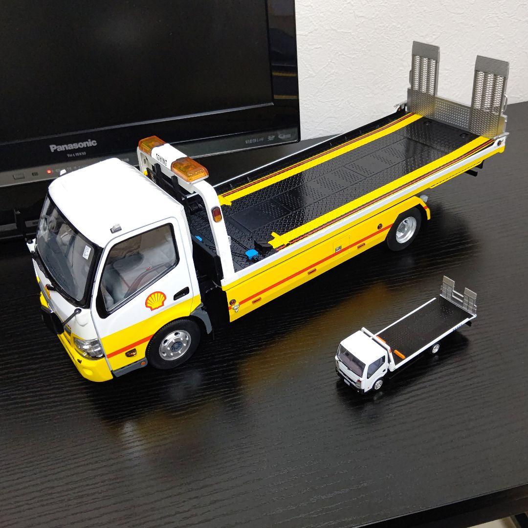 tiny 1/18scale HINO 300