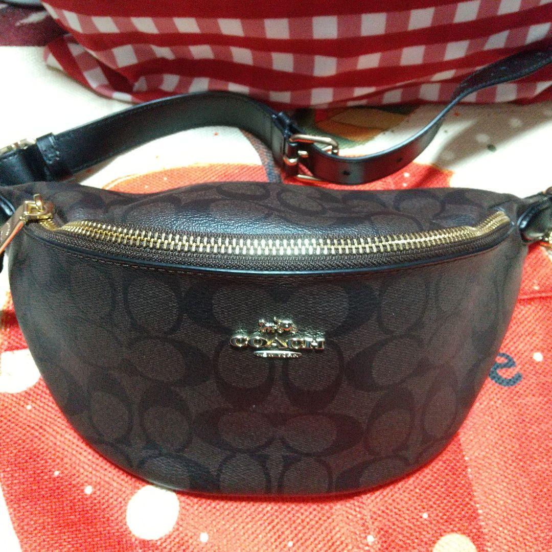 COACH ロゴ入りブラウンレザーボディバッグの通販｜www.reigneleven.com