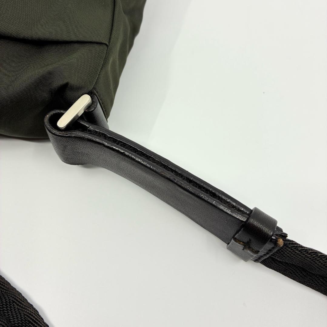 美品 PRADA プラダ ナイロン ショルダーバッグ カーキ A1359B1 - メルカリ