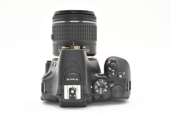 【美品】ニコン Nikon D5600 レンズキット《ショット数11958回》