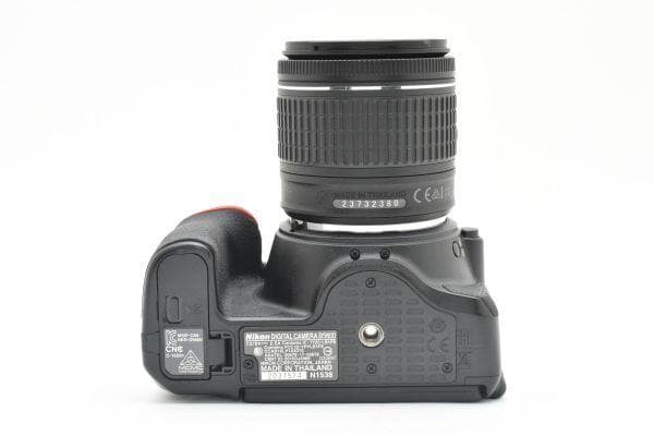 【美品】ニコン Nikon D5600 レンズキット《ショット数11958回》
