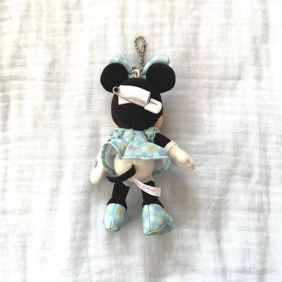 匿名配送！ディズニーミニーちゃん 花柄ぬいばぬいぐるみバッジ 青
