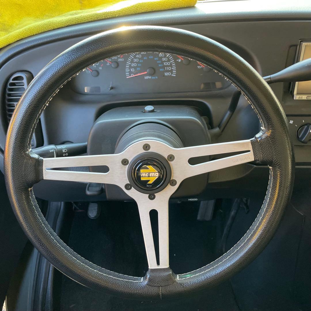 ダッジラムバン用 ステアリングボス　MOMOステアリング セット Kamisub181] Installing a MOMO Steering Tuner Black 32mm BK T-13 on