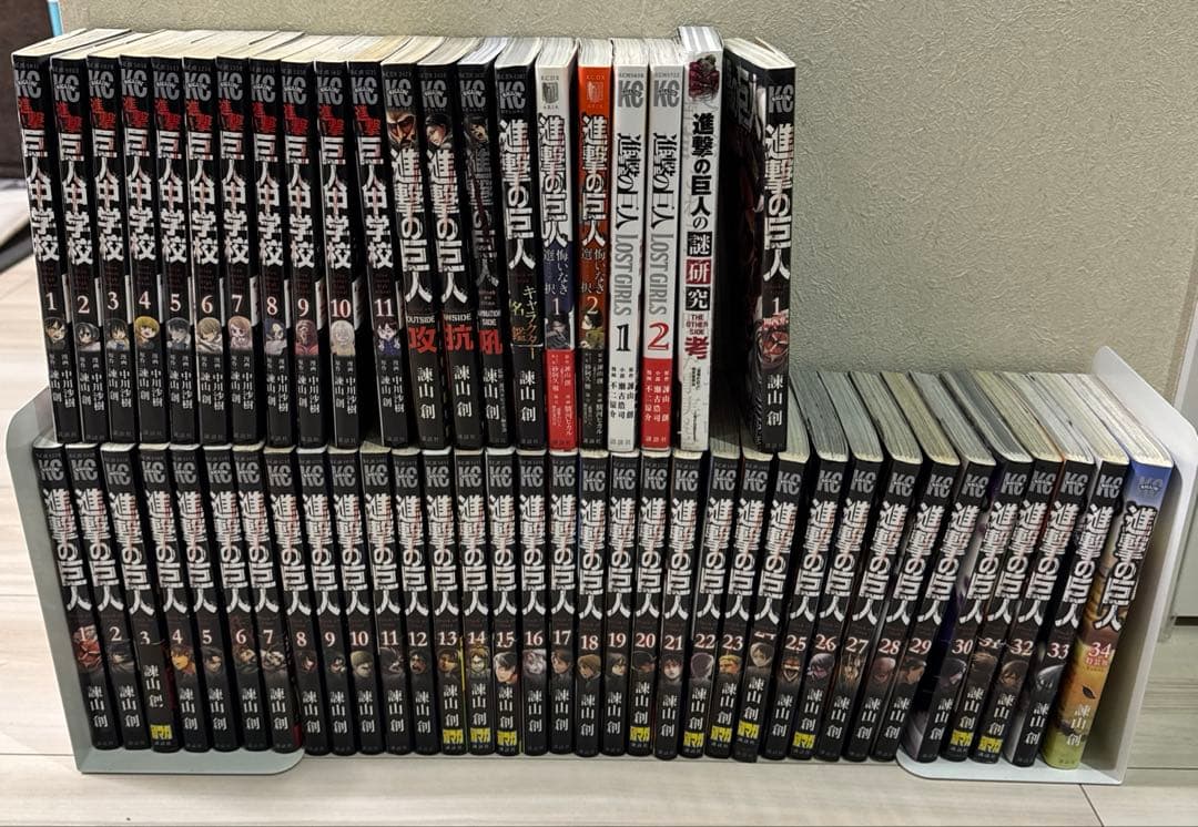 進撃の巨人　全巻　1〜34巻　巨人中学校　関連本　55冊セット 進撃の巨人 コミック 1-23巻 セット | 諫山 創 |本 | 通販 | Amazon