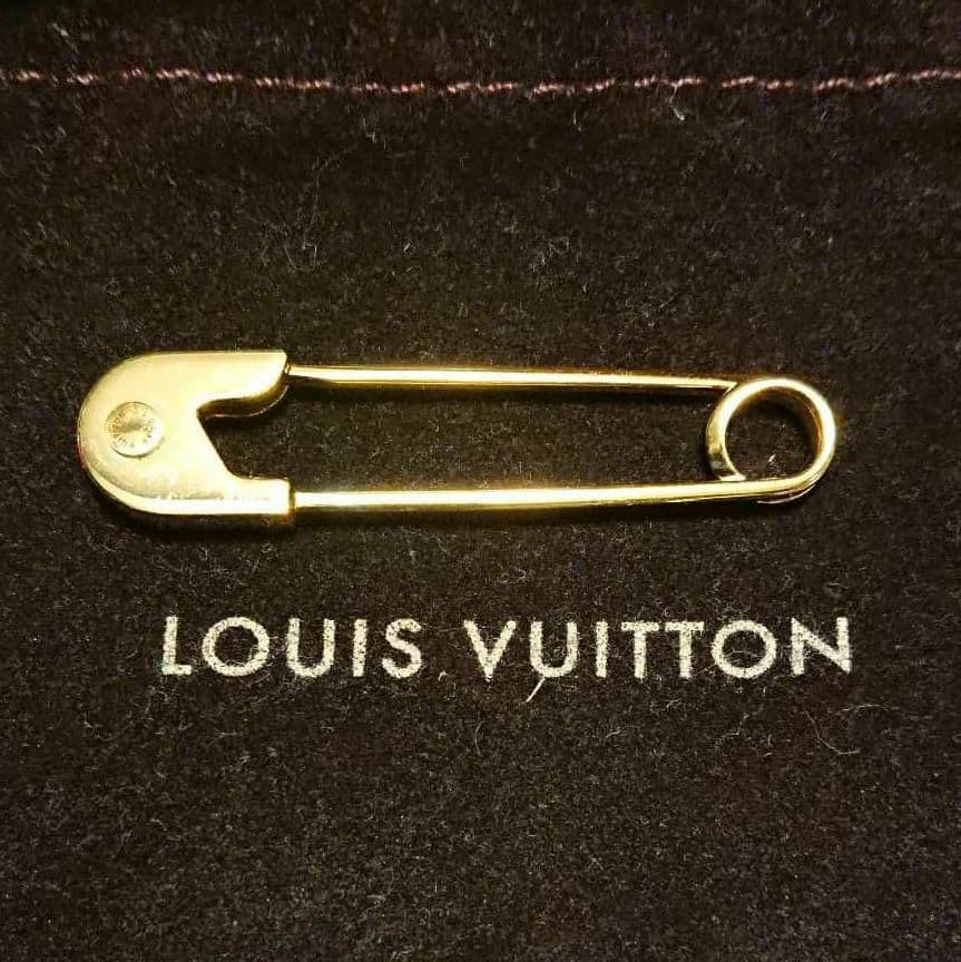Louis Vuitton ブローチ3点セット ボタン 安全ピン 未使用 レア - メルカリ