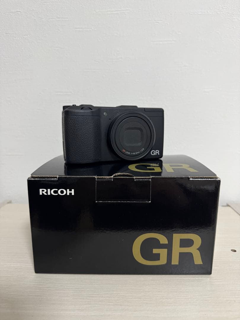 RICOH GR (APS-Cサイズ)コンパクトデジタルカメラ Amazon | RICOH デジタルカメラ GR APS-CサイズCMOSセンサー ローパス