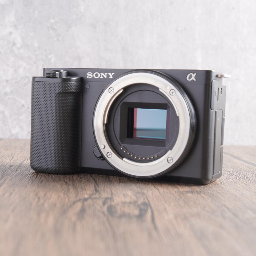✨ショット数1118回で超美品✨自撮りも楽々✨Sony ZV-E10 400 - メルカリ