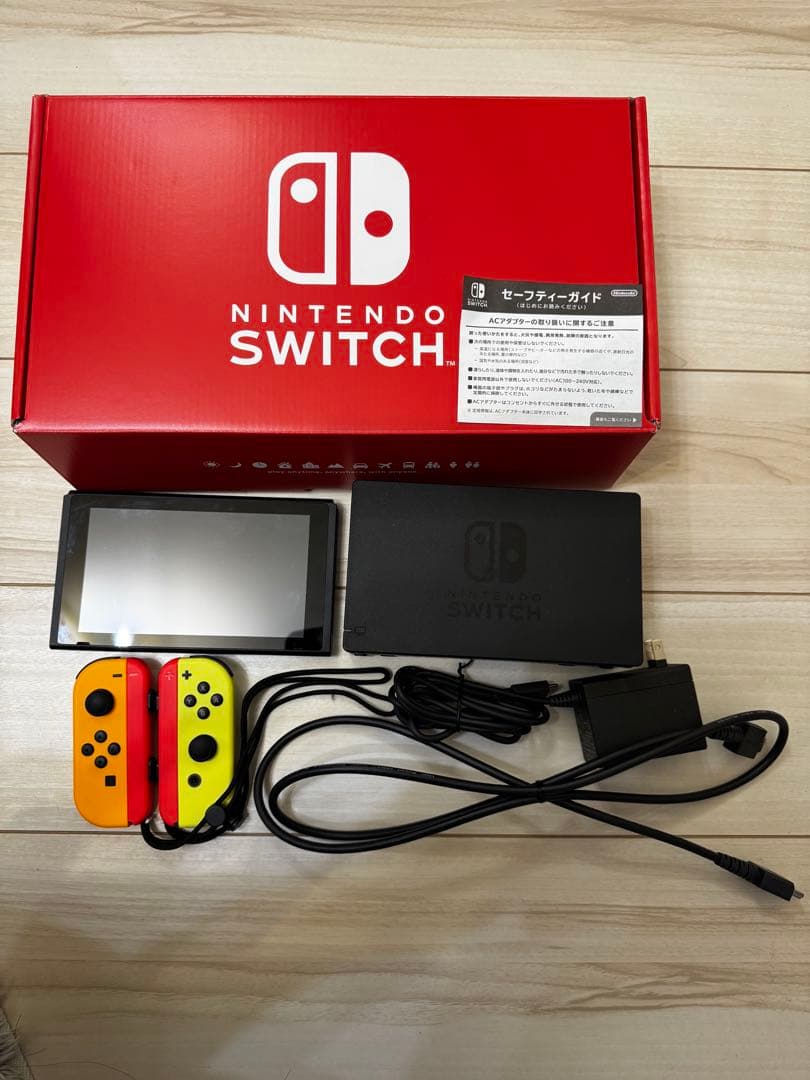 Nintendo Switch 本体 付属品完備 動作確認済み　カスタムカラー 激レア 送料込 未対策機スーパーカスタムカラーピンク 任天堂 Nintendo