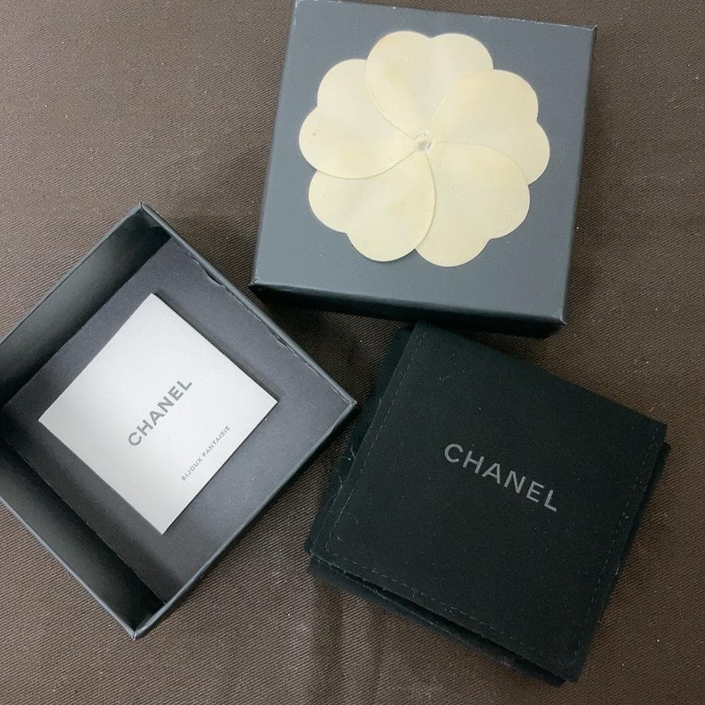 シャネル ココマーク B21C Fパール ブローチ アクセサリー シルバー 箱