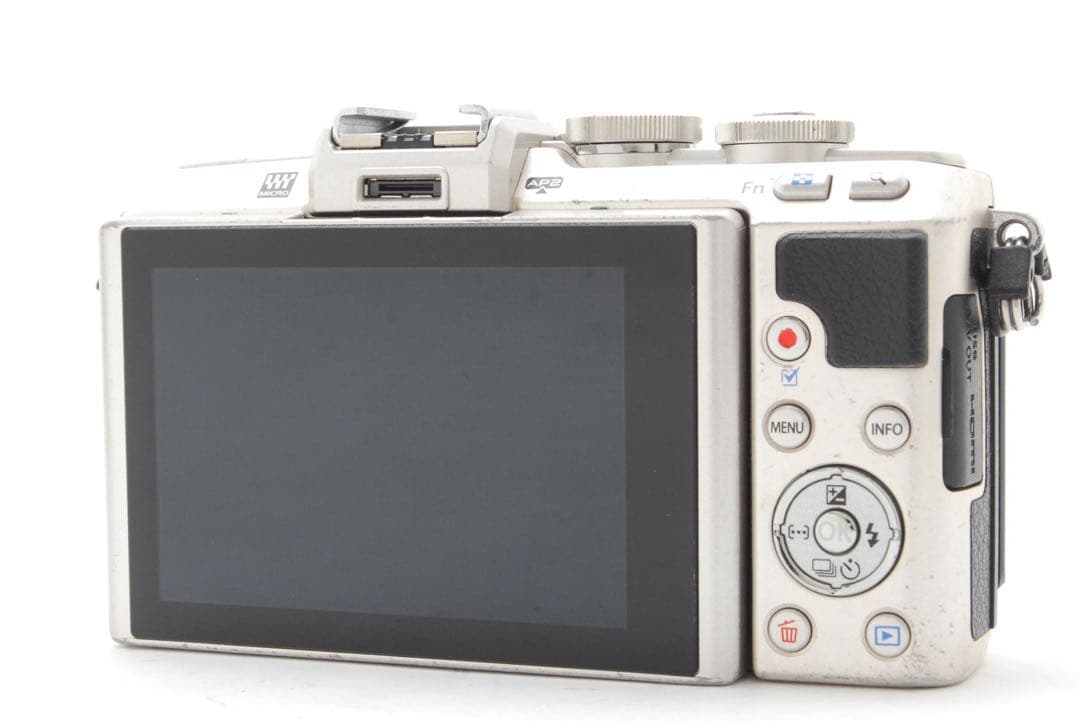 ✨極美品✨オリンパス E-PL7 ボディ❤️ショット数わずか3,545回