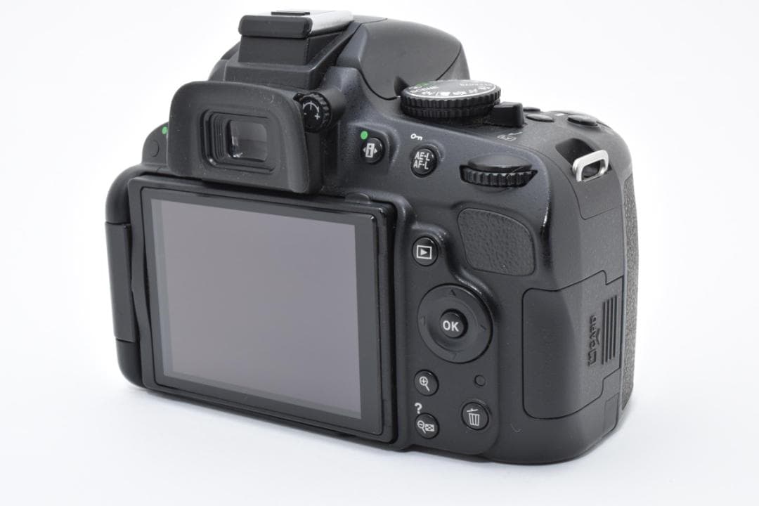 ■美品■ニコン　Nikon D5100 ボディ《ショット数1939回》