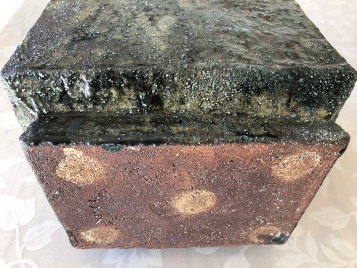 伊賀忠央窯 秋野宏和作 苔肌焼長方壺 - メルカリ