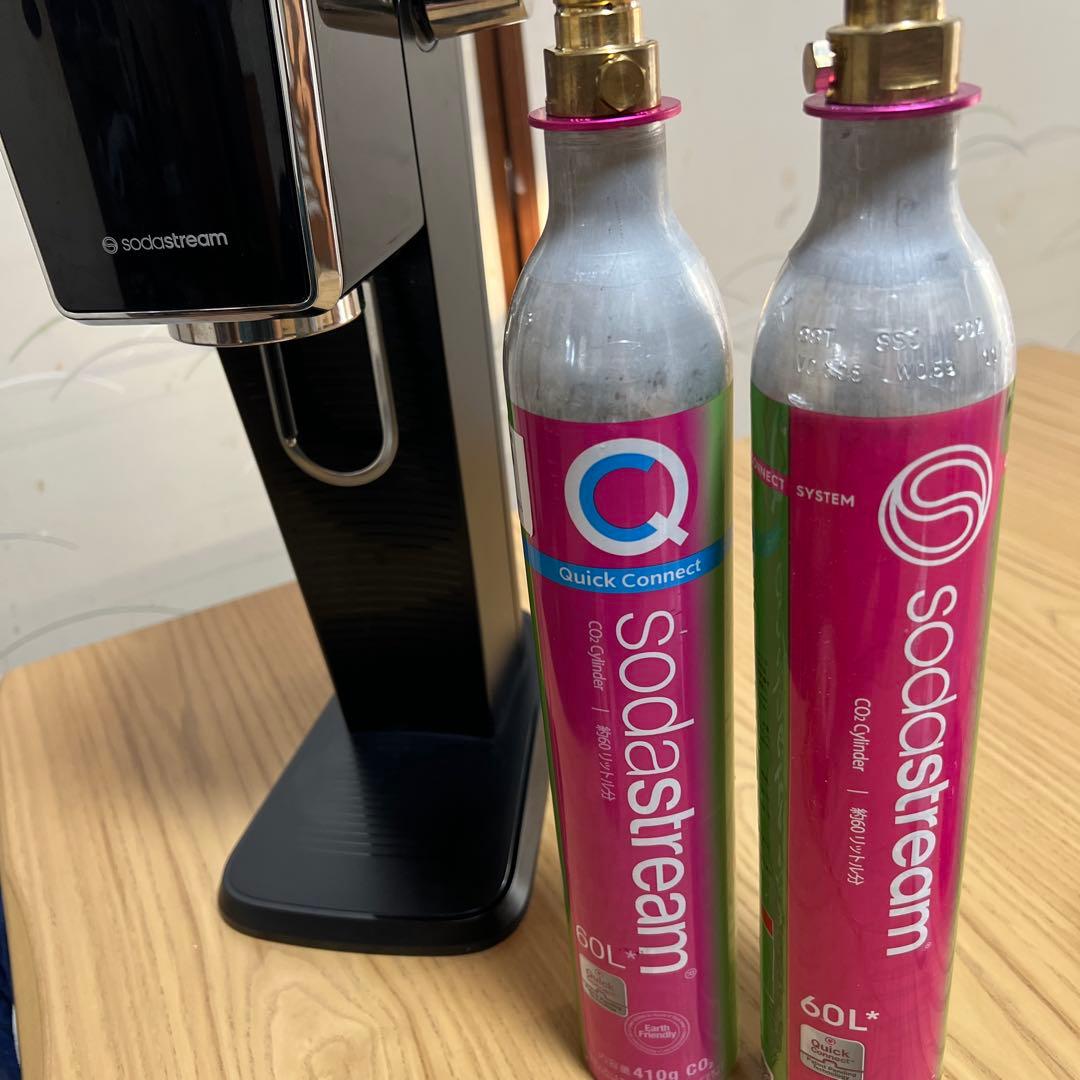 sodastream Art 炭酸水メーカー 本体とボトル2本 - メルカリ