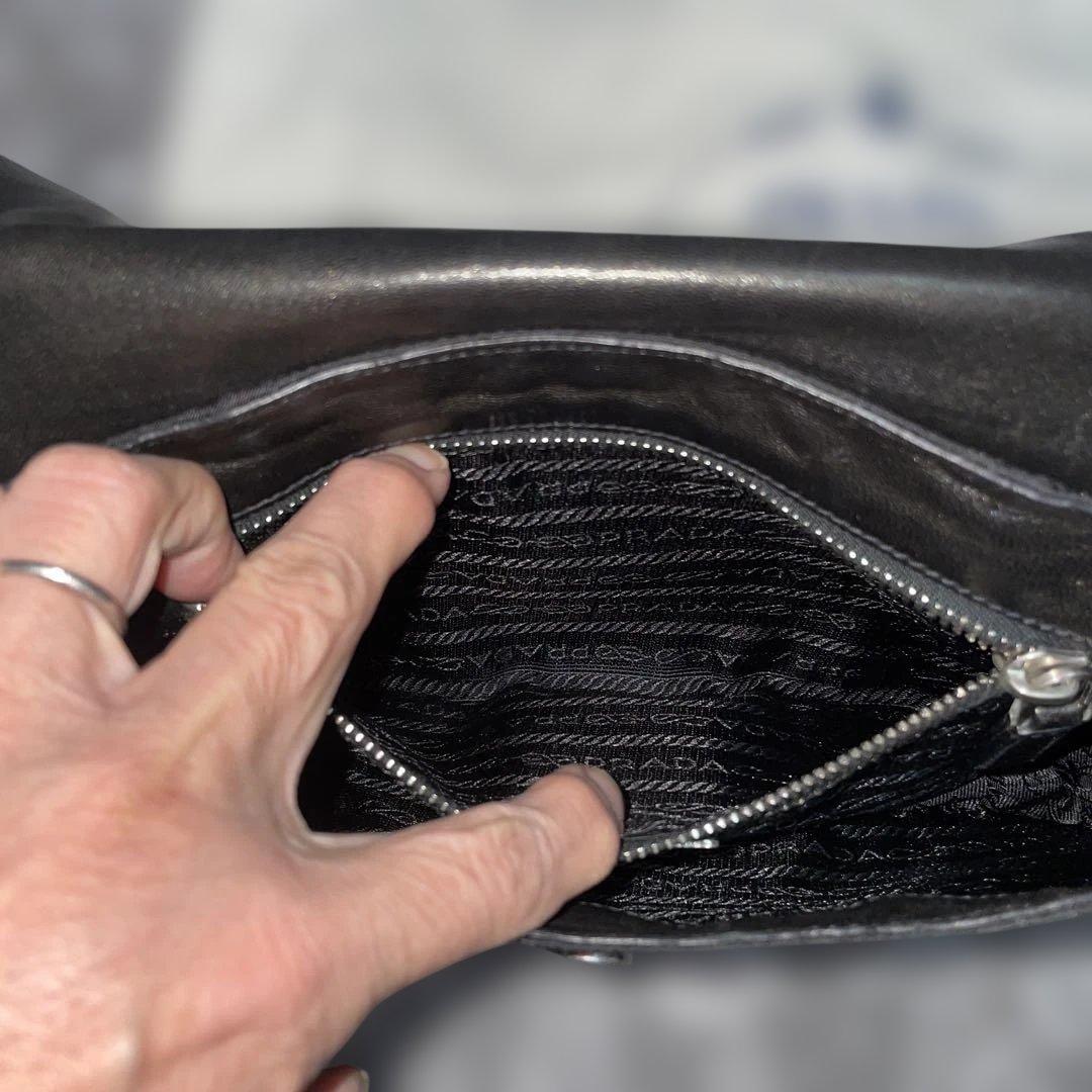 PRADAブラック ナイロン× ラム革ショルダーバッグ シルバー金具