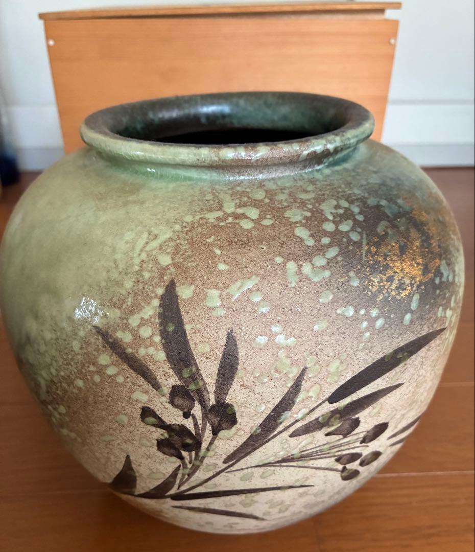 信楽焼￼木箱付き陶器花器花瓶 金彩豪華　明治印 信楽焼 9号金彩松彫丸長花瓶（縁有り） おしゃれ 陶器 一輪挿し 花器