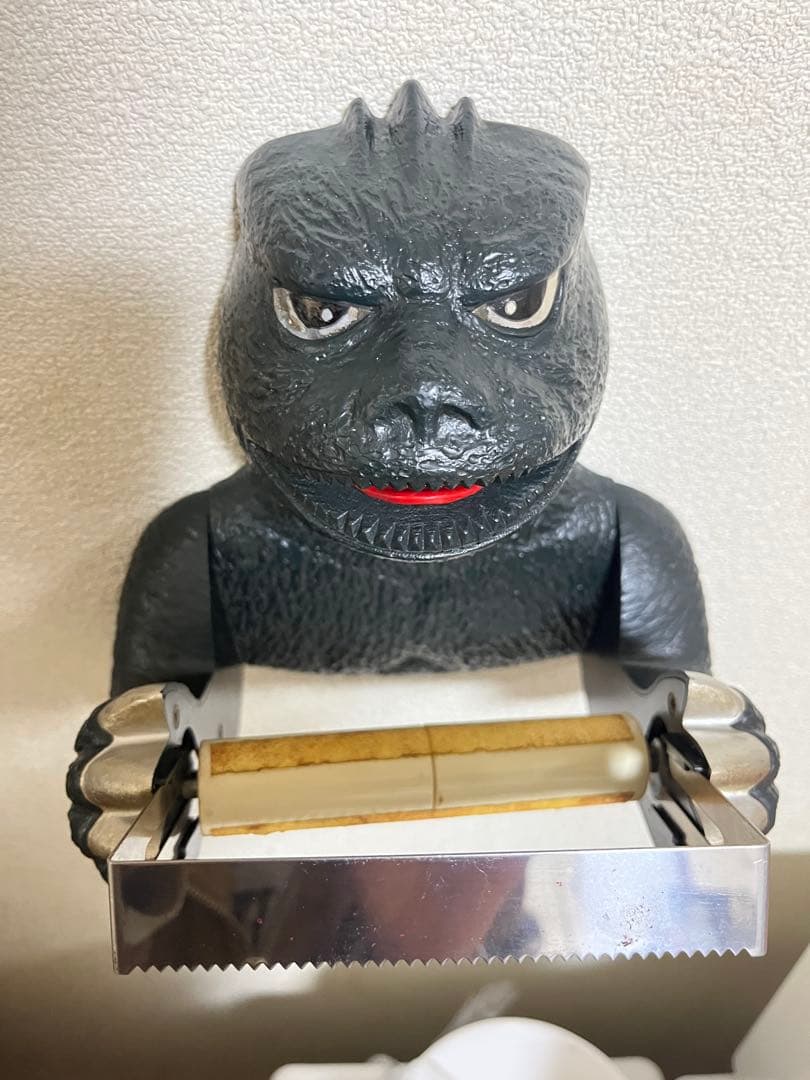 ゴジラ トイレットペーパーホルダー - メルカリ