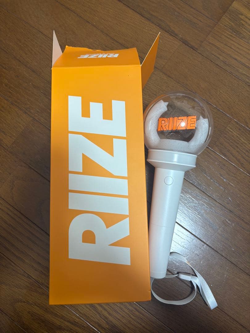 RIIZE ペンライト オレンジ 箱付き - メルカリ