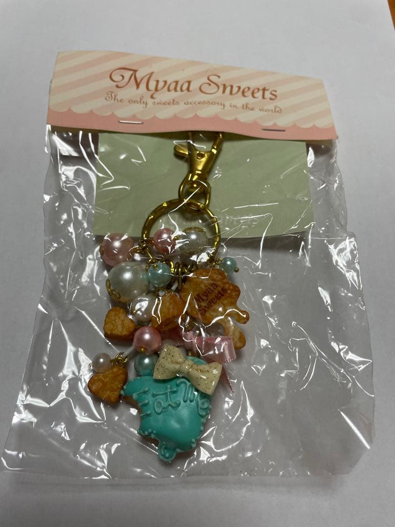 Myaa Sweets 様　不思議の国のアリスクッキーキーホルダー アリス風かじりかけクッキーのキーホルダー/ネックレス - coco*usachi