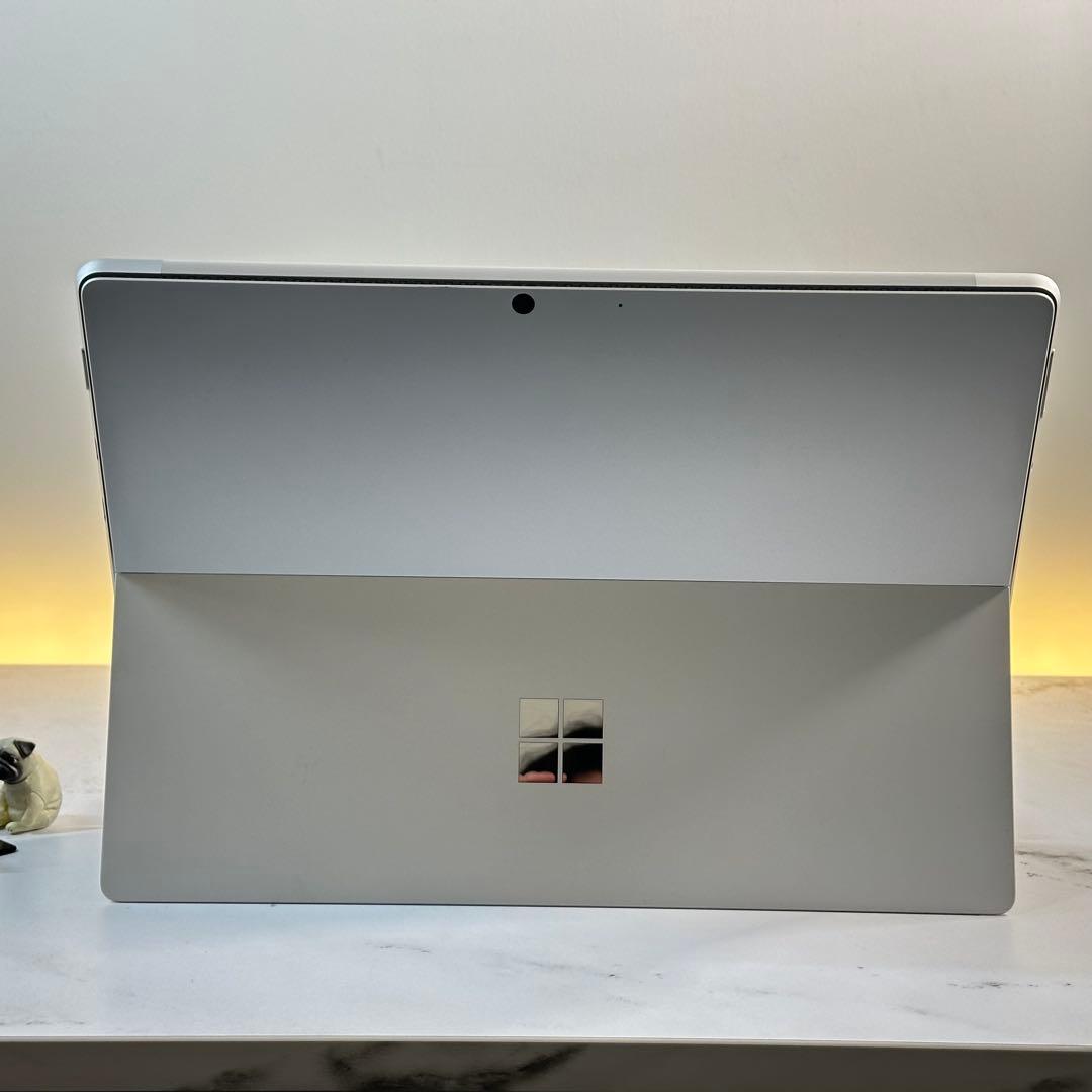 【準新品】　Surface Pro8 i5/8/128 Office