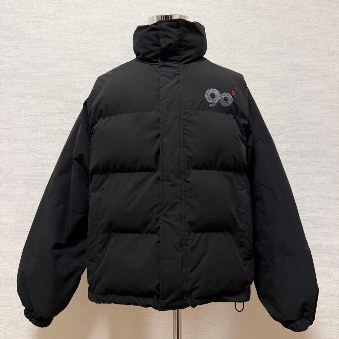 9090 ダウンジャケット ユニセックス ドローコード ブラック 短丈 刺繍