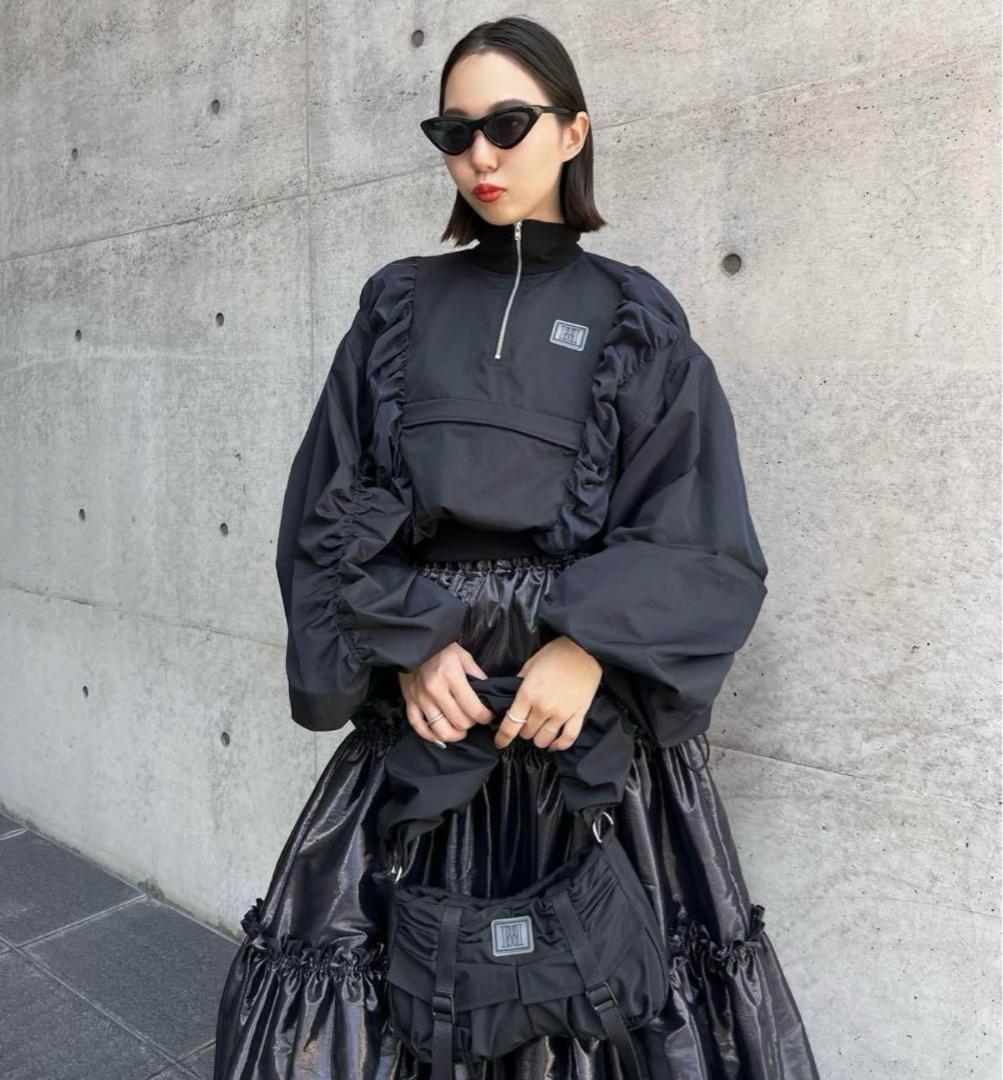 未使用 Her praha litmus ハーフジップ ショート トップス 黒 - メルカリ