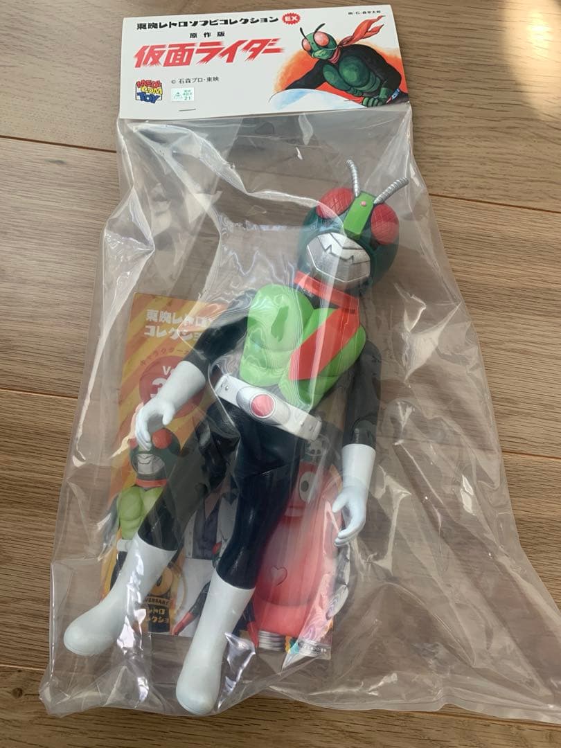 メディコム トイ × 東映レトロ ソフビ 原作版 仮面ライダー マスク取れ仕様 MEDICOM TOY - 原作版 仮面ライダー（レコジャケカラー・マスク取れ