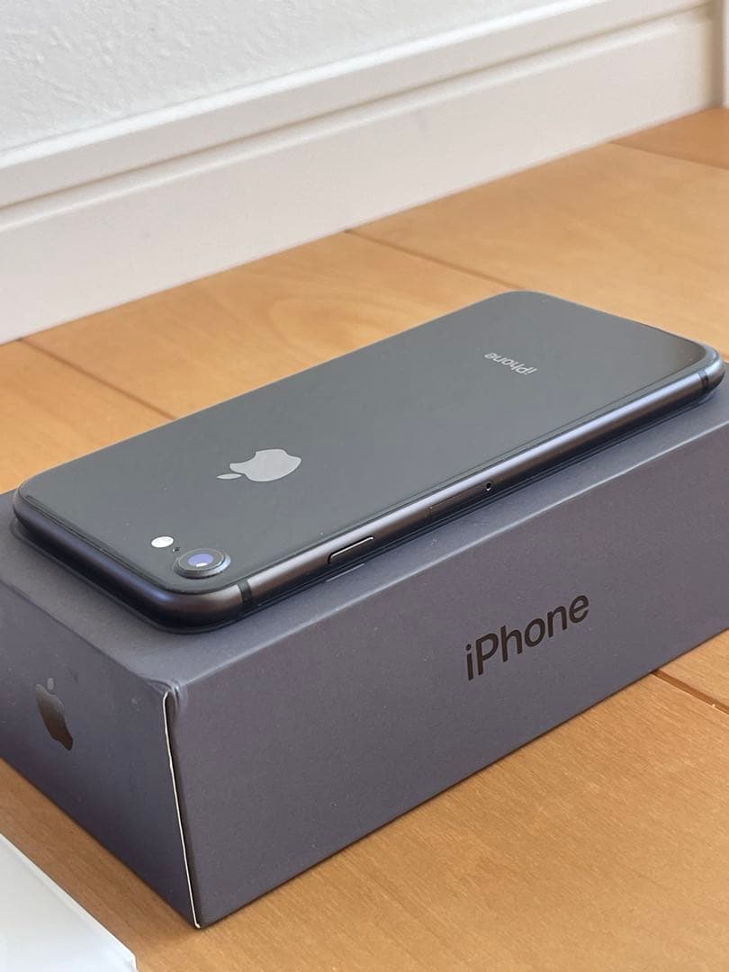 Apple iPhone 8 スペースグレー 本体 訳あり オマケ付き - メルカリ