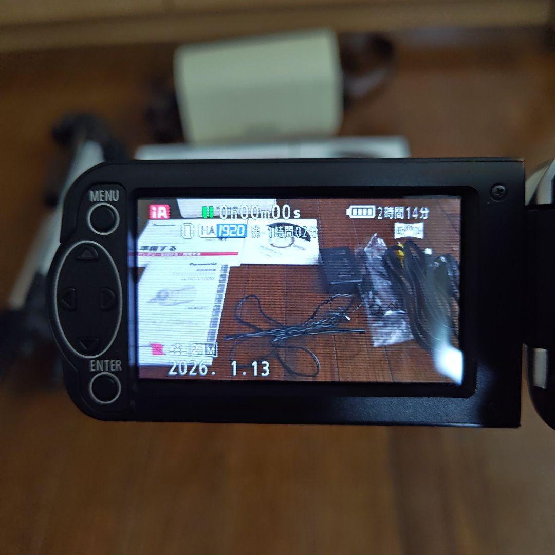 ☆Panasonic HC-V100M ビデオカメラ 本体等＋三脚☆