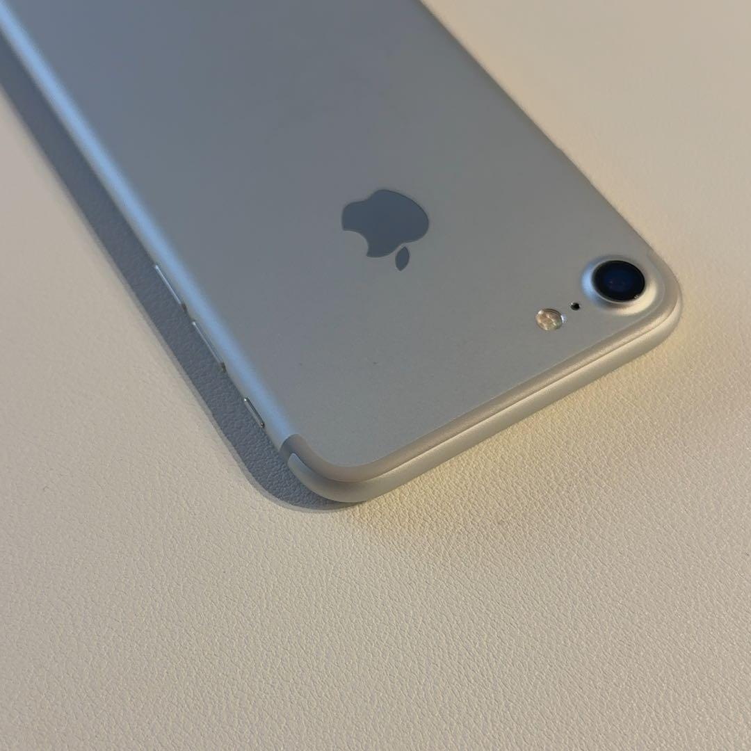 極美品 iPhone7 シルバー 32GB ケース付 - メルカリ