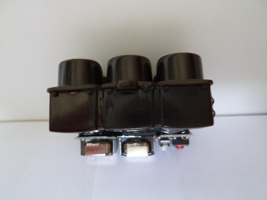 本物志向改造 信号機ガチャ（車両灯器 路面電車用「←↑×」3灯