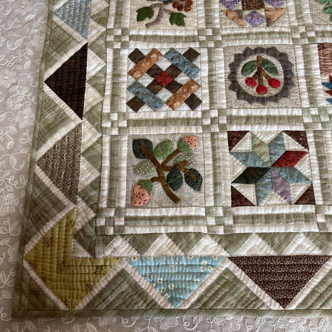 パッチワーク サンプラーキルトのタペストリー - メルカリ