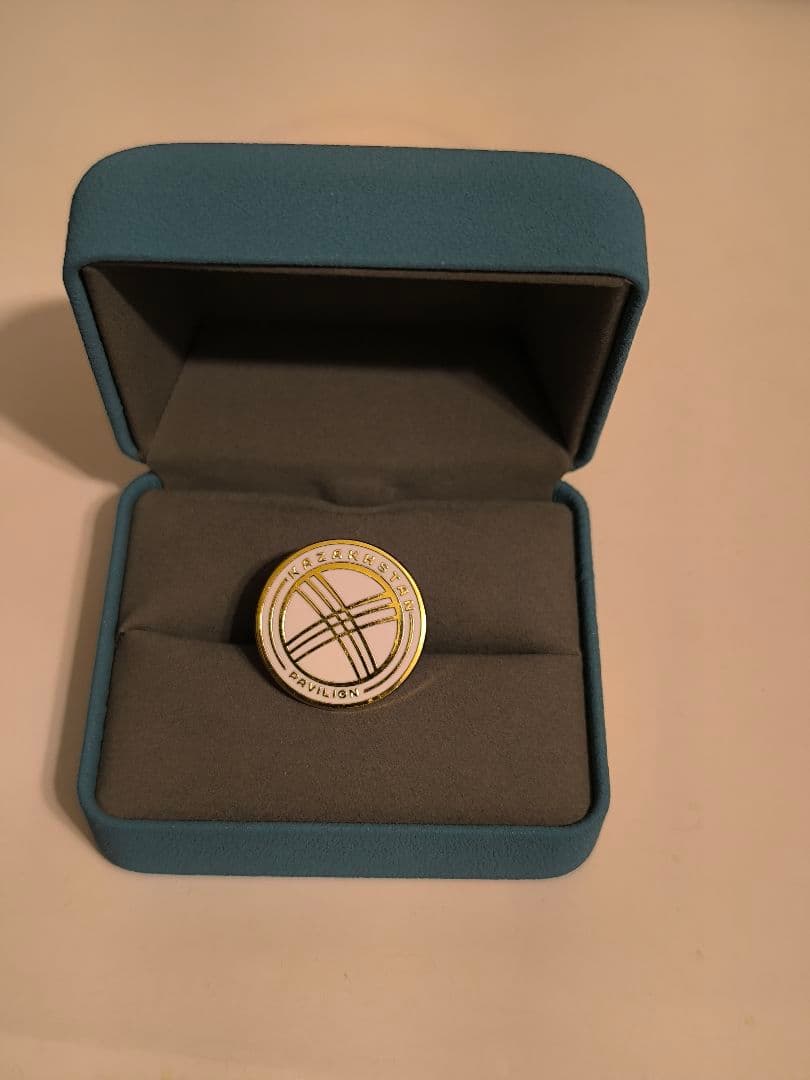 万博カザフスタンパビリオン ピンバッジ 現在市場ではほぼ入手不可能