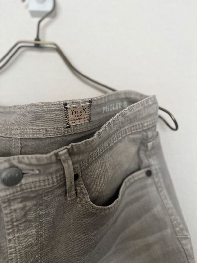 ヤヌーク PHILIP II テーパード デニム グレー 31インチ - メルカリ