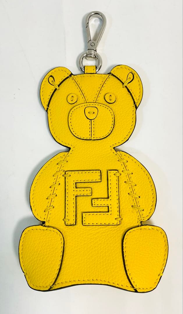 希少 FENDI レザー製ベア 大型チャーム イエロー - メルカリ