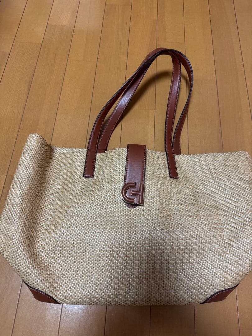 COLE HAAN かごバッグ ベージュ　ほぼ新品 展示会レポ】コール ハーンが2026年春夏コレクションを発表。幅広い