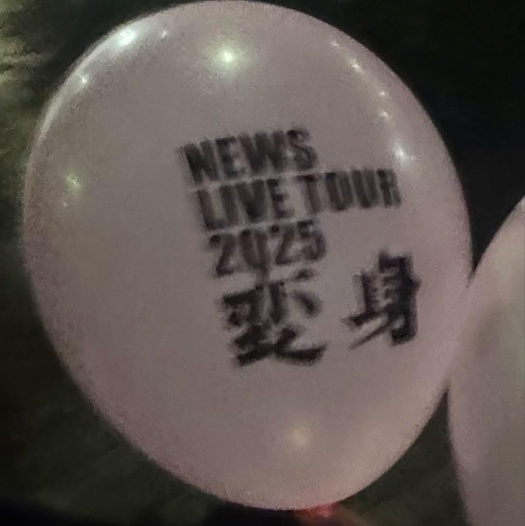 NEWS 変身 風船 落下物 銀テープ1本 - メルカリ