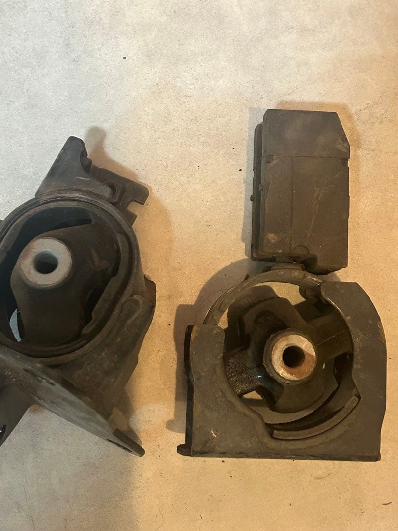 haru様専用セリカzzt231 ATエンジンマウント - メルカリ