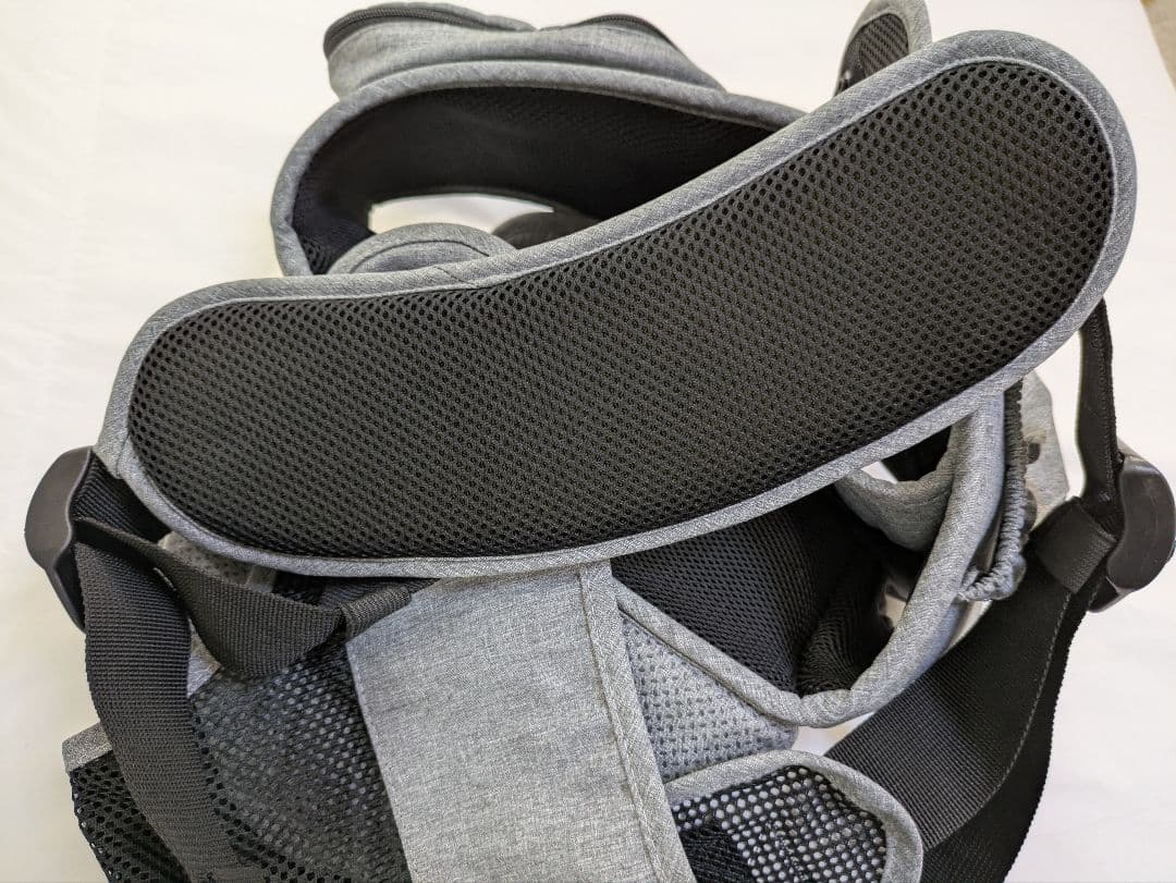 グレー 抱っこ紐 メッシュ素材 収納ポケット付き - メルカリ